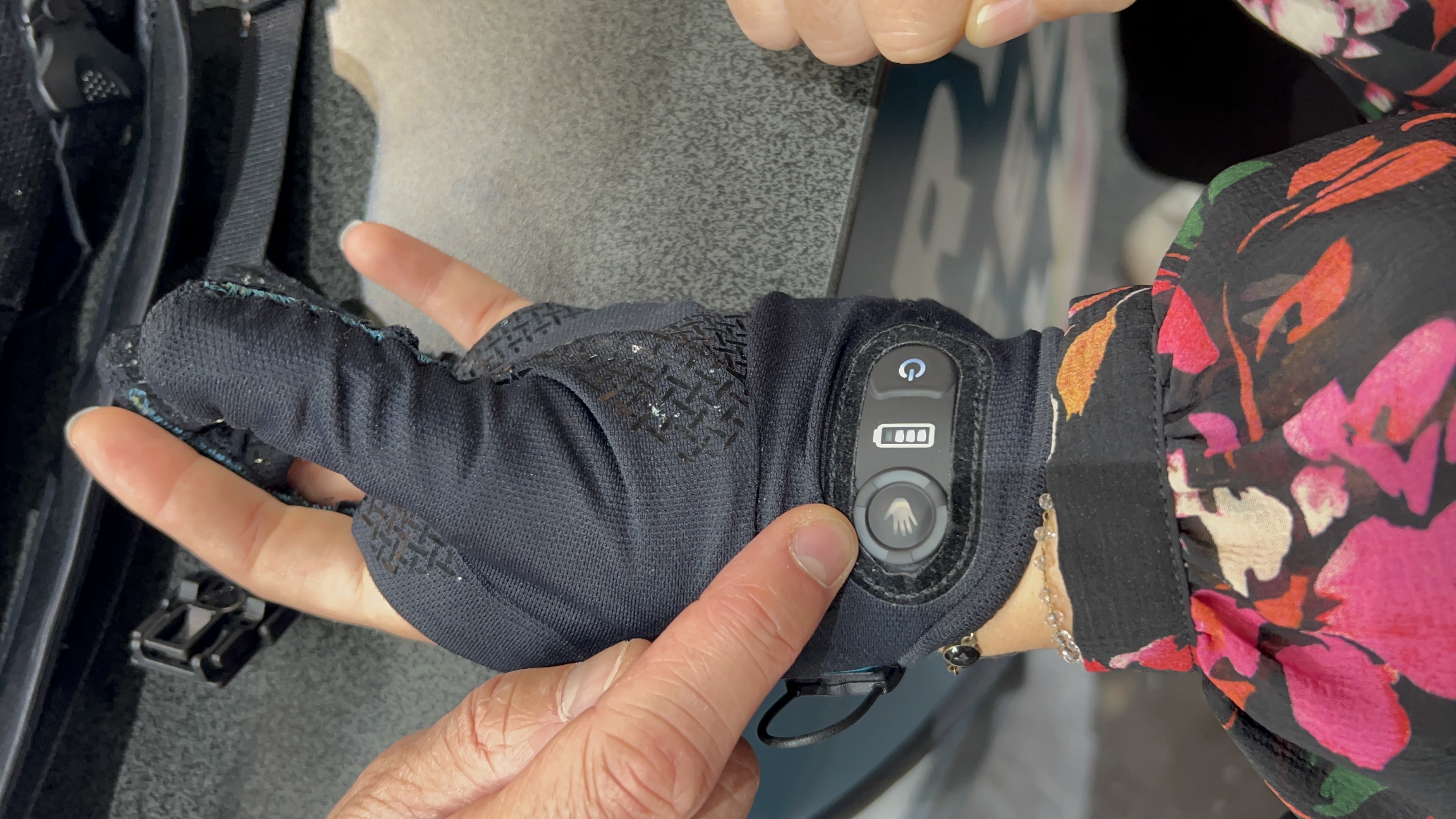 Découvrez Carbonhand : gant robotique d'assistance à la préhension
