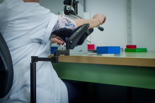support de bras ergonomique LEVA pour laboratoire